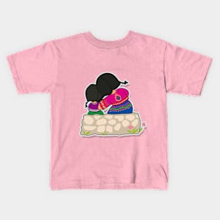 A lovely hug Kids T-Shirt